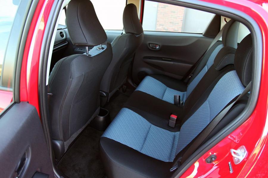  Toyota Yaris SE 2012 года  (фото 9 из 33)